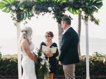 Beachside wedding ceremony in Townsville with marriage celebrant Amanda Medill