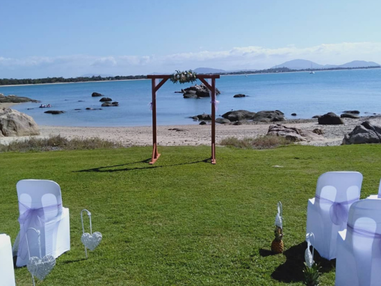 Beach wedding ceremony in Townsville with marriage celebrant Amanda Medill