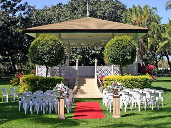 Marriage ceremony at Anzac Memorial Park Retunda for wedding performed in Townsville by celebrant Amanda Medill
