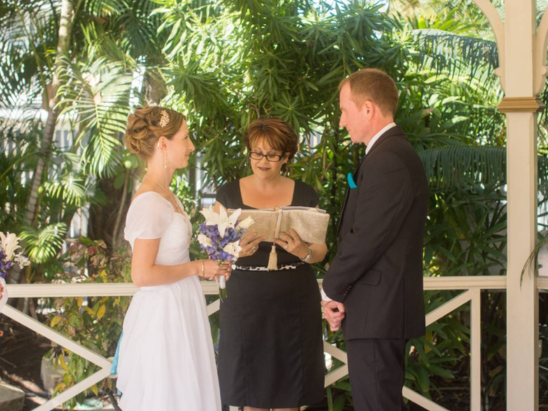 Wedding ceremony in Townsville with marriage celebrant Amanda Medill