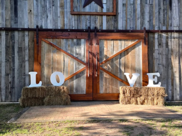 Barn door and LOVE letters at wedding in Townsville with marriage celebrant Amanda Medill