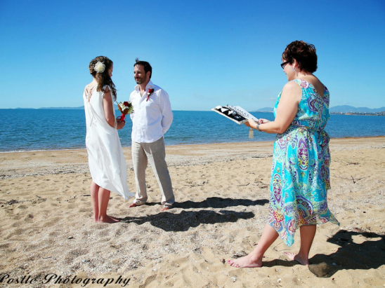 Beach elopement ceremony in Townsville with marriage celebrant Amanda Medill